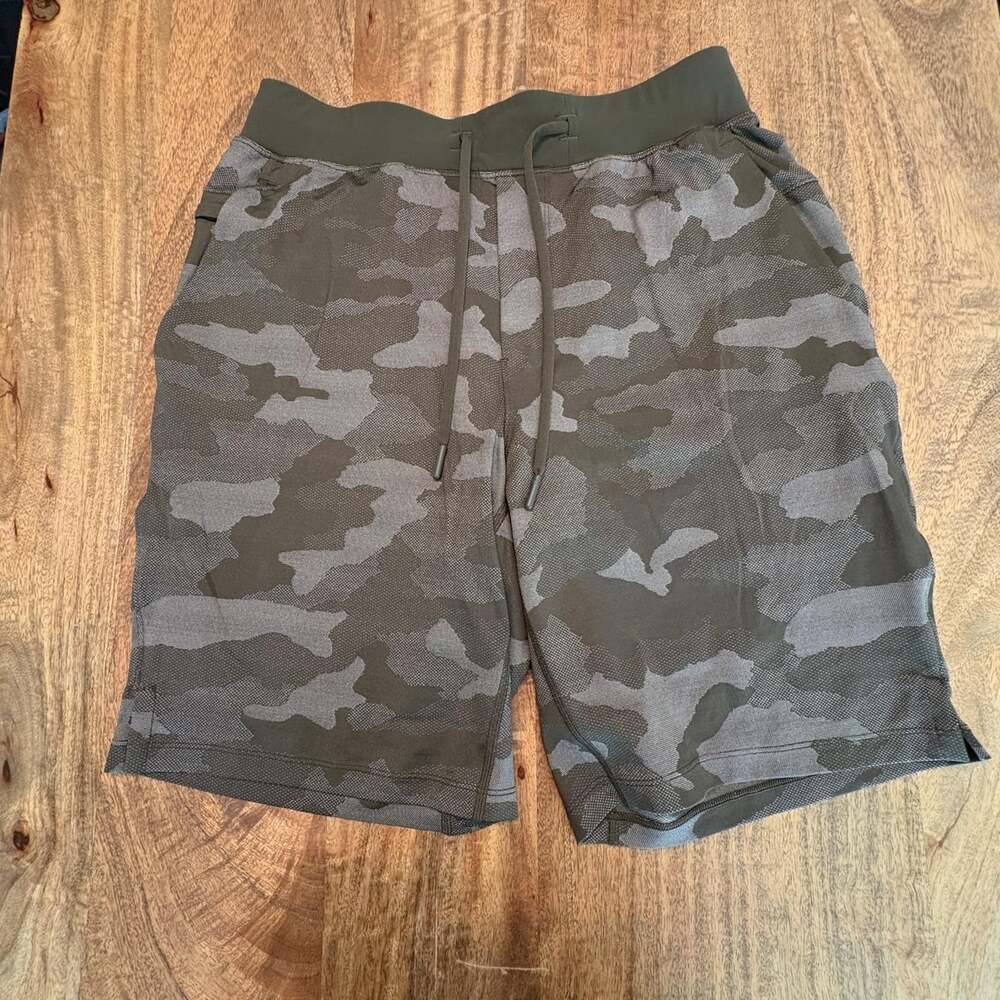 Lululemon Shorts Mens Medium Green Camo Lined 9 Inch Inseam Lined Drawstring
